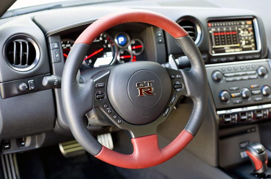  Nissan GT-R 2014 года  (фото 72 из 80)